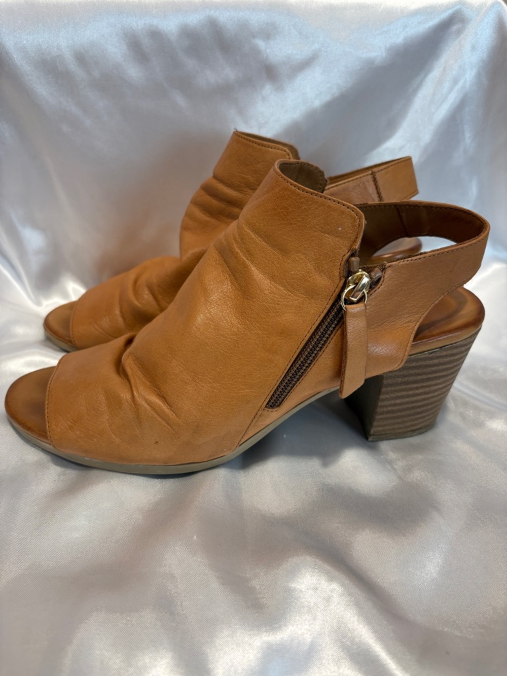 Norah Tan Super Soft Leather Sandals (41) - Picture 3 of 12